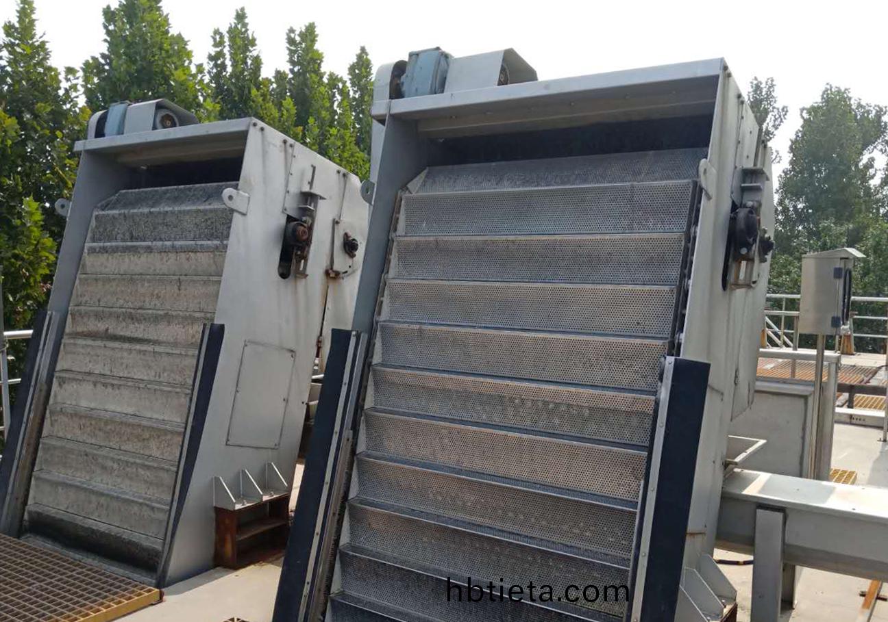 網闆堦梯式格柵(shan)除汚(wu)機